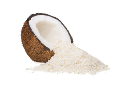 coconut: Một nửa dừa và một cọc của sợi dừa Isolated về một nền trắng. Kho ảnh