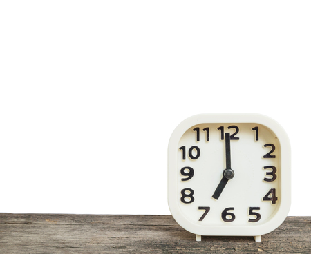 装飾用クローズ アップ紫サークル壁掛け時計表示 7 白い背景に分離 の写真素材 画像素材 Image 91007741