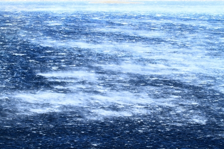 猛烈な波と激しい風と海の激怒 の写真素材 画像素材 Image 17511811