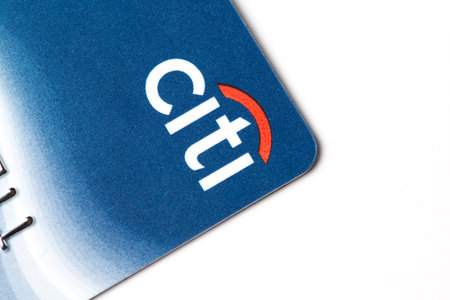 シカゴ イリノイ州 アメリカ合衆国 2 月 12 17 は エディトリアル使用のみ のチェイス チェイス ディズニー シティのシンプルさとマスター カードのロゴのあるクレジット カードでウォレットを開くのクローズ アップ の写真素材 画像素材 Image