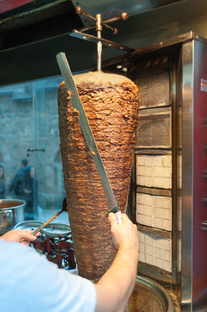 トルコ人シェフのグリルで伝統的なトルコのケバブを作る の写真素材 画像素材 Image トルコ人シェフのグリルで伝統的なトルコのケバブを作る の写真素材 画像素材 Image