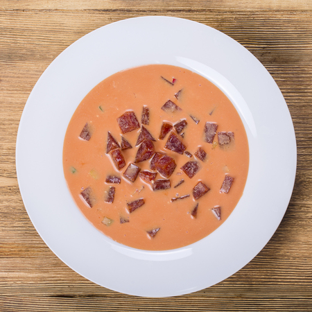 コールドボルシチ ビートルートスープ 夏の光冷たい野菜スープビート きゅうり Radsih ジャガイモ 卵 およびケフィアの木製のテーブル ロシアまたはウクライナ料理の伝統的な料理 クローズアップ の写真素材 画像素材 Image コールドボルシチ ビートルートスープ 夏の光冷たい野菜スープビート きゅうり Radsih ジャガイモ 卵 およびケフィアの木製のテーブル ロシアまたはウクライナ料理の伝統的な料理 クローズアップ の写真素材 画像素材 Image