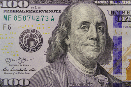 100 米ドル紙幣をベンジャミン ・ フランクリンの顔の