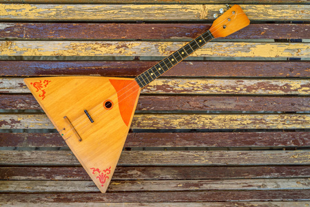the traditional russian folk instruments Similar folk instruments are found in many arabic and european cultures see albogue, alboka, diplica, hornpipe, pibgorn, and sipsi charango: ten string instrument, made from the shell of an armadillo an amerindian version of the imported european mandolin found in andean region cheng (1): half tube plucked zither of the han chinese. the traditional russian folk instruments Similar folk instruments are found in many arabic and european cultures see albogue, alboka, diplica, hornpipe, pibgorn, and sipsi charango: ten string instrument, made from the shell of an armadillo an amerindian version of the imported european mandolin found in andean region cheng (1): half tube plucked zither of the han chinese.