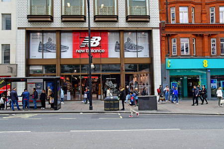 new balance oxford street opening hours