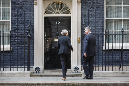 イギリス テレサ ロンドンのダウニング街 10 番地でウクライナ石油 Poroshenko の大統領の公式の会議中に 5 月のロンドン イギリス 17 年 4 月 10 日 総理大臣 の写真素材 画像素材 Image イギリス テレサ ロンドンのダウニング街 10 番地でウクライナ石油 Poroshenko の大統領の公式の会議中に 5 月のロンドン イギリス 17 年 4 月 10 日 総理大臣 の写真素材 画像素材 Image