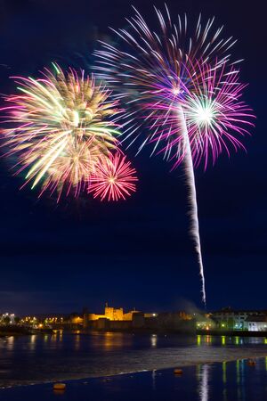 アイルランドのロス城上空の花火 の写真素材 画像素材 Image アイルランドのロス城上空の花火 の写真素材 画像素材 Image