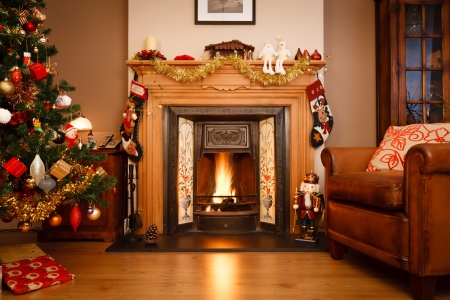 Camino decorato in una casa di famiglia con albero di natale foto ... Disegno Natale camino
