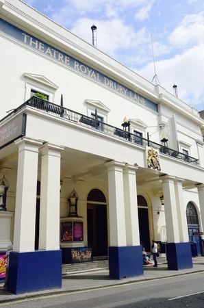 ロンドン イギリス 11 年 7 月 24 日 ニュー ロンドン劇場戦争馬生産広告ドルリー レーン劇場 の写真素材 画像素材 Image ロンドン イギリス 11 年 7 月 24 日 ニュー ロンドン劇場戦争馬生産広告ドルリー レーン劇場 の写真素材 画像素材 Image