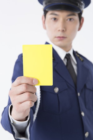 女性警察官はイエロー カード の写真素材 画像素材 Image 女性警察官はイエロー カード の写真素材 画像素材 Image
