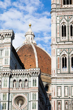 Florencja, włochy. romantyczna i kolorowa katedra - zwana także duomo di firenze - zbudowana przez rodzinę medici w epoce renesansu.