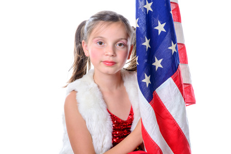 白い背景の上にアメリカ国旗を持つかわいい女の子 の写真素材 画像素材 Image