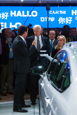 デトロイト 1 月 10 日 フォード Ceo マーク フィールズ ミシガン州デトロイトで北米国際オートショー メディア プレビュー 17 年 1 月 10 日をバイデン副大統領と会談 の写真素材 画像素材 Image デトロイト 1 月 10 日 フォード Ceo マーク フィールズ ミシガン州デトロイトで北米国際オートショー メディア プレビュー 17 年 1 月 10 日をバイデン副大統領と会談 の写真素材 画像素材 Image