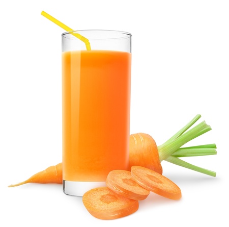 a carrot: Nước ép cà rốt và lát cà rốt bị cô lập trên nền trắng Kho ảnh