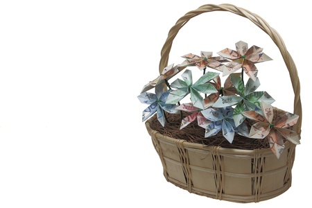 ユーロの異なる値の手形によって作られた花の折り紙の花束 の写真素材 画像素材 Image