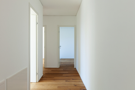 Intérieur Appartement Vide, Long Couloir Avec Parquet Banque D ... Intérieur Appartement Vide, Long Couloir Avec Parquet Banque D ...