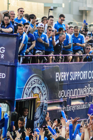 バンコク タイ 5 月 16 年 5 月 19 日タイ バンコクで英語フットボール クラブ レスター都市 チャンピオンの 15 16年英語プレミア リーグの優勝パレードが行なわれます の写真素材 画像素材 Image