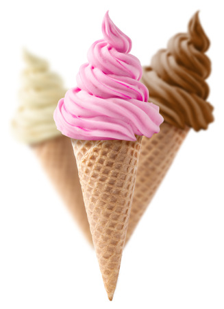 ice cream: các loại khác nhau của kem trong một bánh quế bị cô lập trên nền trắng