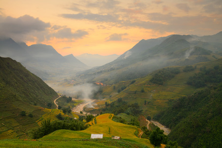The landscape of Saigon: Cảnh trong hoàng hôn ở Sapa
