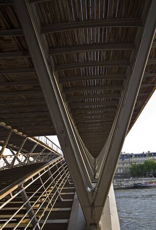 パリ フランスのシモーヌ ド ボーヴォワール橋 の写真素材 画像素材 Image