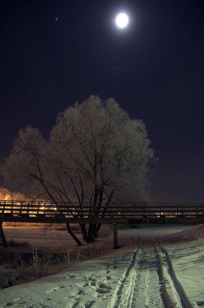 Moonlight lanterns: Xem đêm trên cầu bộ tại một thị trấn nhỏ của tỉnh Suzdal, Nga