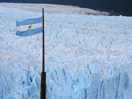 Majestuoso Glaciar Famoso Glaciar Perito Moreno Es Uno De Los Mejores Lugares Turisticos De Argentina Fotos Retratos Imagenes Y Fotografia De Archivo Libres De Derecho Image