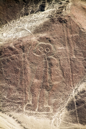 ナスカの地上絵の線の宇宙飛行士飛行機では ペルーのナスカの地上絵から見た の写真素材 画像素材 Image