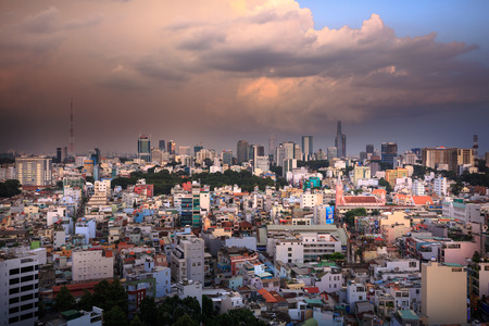 The landscape of Saigon: Thành phố Hồ Chí Minh, Việt Nam - 24 Tháng Bảy 2015: Sài Gòn hay Hồ Chí Minh chân trời thành phố trong ánh hoàng hôn với những ngôi nhà đầy màu sắc, Sài Gòn là thành phố lớn nhất tại Việt Nam với khoảng 10 triệu người dân.
