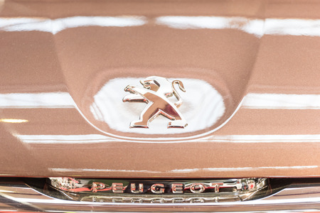 ブカレスト ルーマニア 14 年 10 月 31 日 プジョー車の記号です 現在プジョー会社は 1810 年に設立され コーヒーミルと自転車を製造しました の写真素材 画像素材 Image