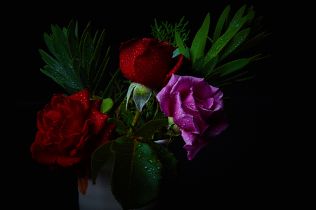 ブーケ いろいろな花 黒い背景で撮影スタジオ の写真素材 画像素材 Image