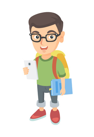 携帯電話の使用のバックパックとアフリカ系アメリカ人の笑みを浮かべて少年 かわいい男子学生の手で携帯電話と教科書を保持します のイラスト素材 ベクタ Image