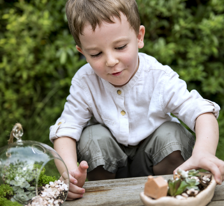 子供の遊び心のある生意気な汚れはほとんど の写真素材 画像素材 Image