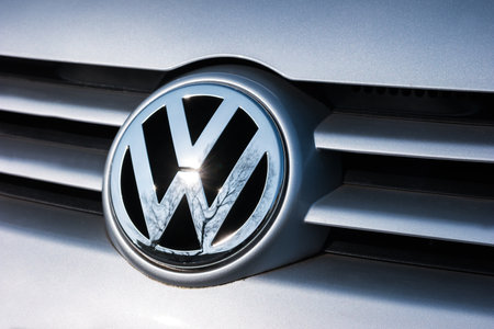 アーヘン ドイツ 17 年 3 月 フォルクスワーゲン Vw ロゴ プレート銀の車で フォルクスワーゲンは ドイツで基づく有名な欧州車メーカーの会社です の写真素材 画像素材 Image アーヘン ドイツ 17 年 3 月 フォルクスワーゲン Vw ロゴ プレート銀の車で フォルクスワーゲンは ドイツで基づく有名な欧州車メーカーの会社です の写真素材 画像素材 Image