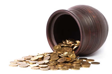 Gold coin: Đồng tiền vàng rơi ra từ nồi trên nền trắng