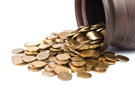 Gold coin: Đồng tiền vàng rơi ra từ nồi đóng lên trên nền trắng