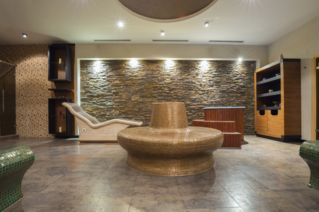 Moderne Spa-Interieur Mit Warmen Steinbänke Lizenzfreie Fotos ... Moderne Spa-Interieur Mit Warmen Steinbänke Lizenzfreie Fotos ...
