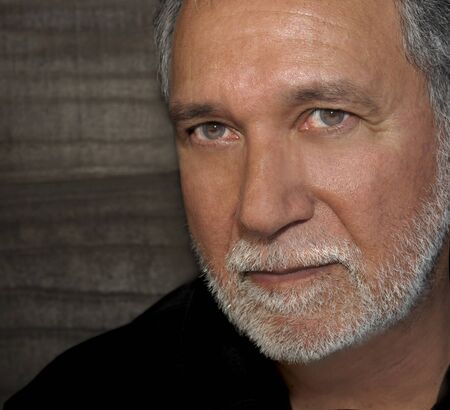 ハンサムなラテン系俳優の良いプロの肖像画 の写真素材 画像素材 Image ハンサムなラテン系俳優の良いプロの肖像画 の写真素材 画像素材 Image