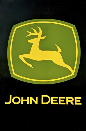 ミネソタ州ムーアヘッド 16 年 7 月 24 日 実行中の鹿と John Deere 社の Co 農業を製造しているアメリカの会社 建設 林業機械 ディーゼル エンジン ドライブト レーンのロゴを John Deere 社の言葉を の写真素材 画像素材 Image ミネソタ州ムーアヘッド 16 年 7 月 24 日 実行中の鹿と John Deere 社の Co 農業を製造しているアメリカの会社 建設 林業機械 ディーゼル エンジン ドライブト レーンのロゴを John Deere 社の言葉を の写真素材 画像素材 Image