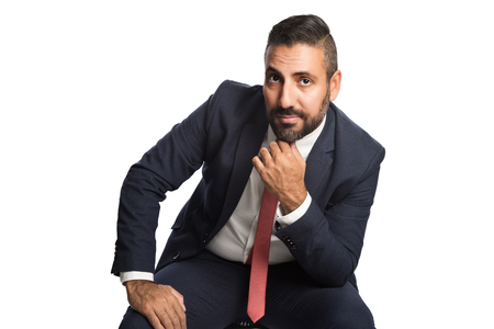 青いスーツ 白いシャツ 光の青いネクタイを身に着けている白い背景に立っているトレンディな実業家 カメラを凝視します の写真素材 画像素材 Image 青いスーツ 白いシャツ 光の青いネクタイを身に着けている白い背景に立っているトレンディな実業家 カメラを凝視します の写真素材 画像素材 Image