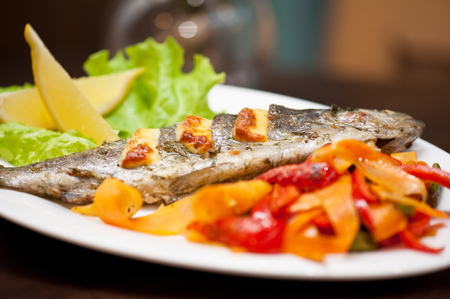 ニジマスの魚と野菜のおいしい料理 の写真素材 画像素材 Image ニジマスの魚と野菜のおいしい料理 の写真素材 画像素材 Image