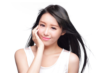 美容皮膚ケア概念 美しい女性の笑顔の顔 長い髪を白い背景に アジアのモデルの分離 の写真素材 画像素材 Image 美容皮膚ケア概念 美しい女性の笑顔の顔 長い髪を白い背景に アジアのモデルの分離 の写真素材 画像素材 Image