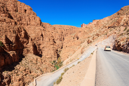 デイズ渓谷はダデス川の峡谷で アトラス山脈とモロッコのアンチアトラス山脈のjbel Saghroの間にあります の写真素材 画像素材 Image