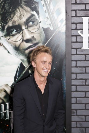 ニューヨーク 11 月 15 日 トム フェルトン ハリー ポッターと死の秘宝 パート 1 の初演で夜学に通う国のアリスタリー ホール 10 年 11 月 15 日にニューヨーク市で の写真素材 画像素材 Image