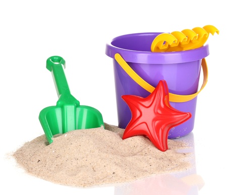 Strand Voor Kinderen Speelgoed En Zand Op Wit Wordt Geà Strand Voor Kinderen Speelgoed En Zand Op Wit Wordt GeÃ