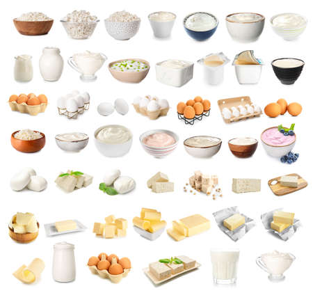 Ensemble de différents produits laitiers sur fond blanc