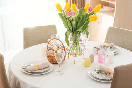 Belle table pour la fête de pâques