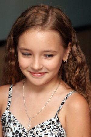 9 살 때 그 여자 아이의 어떤 감정이 처형 당했습니까?