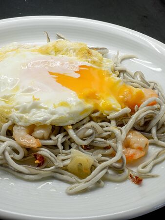 赤ちゃんウナギや稚魚はシラスウナギは 伝統的なスペインのタパス ガーリック ソースで代用します 海老と揚げ卵 Gulas アル アヒージョ の写真素材 画像素材 Image 赤ちゃんウナギや稚魚はシラスウナギは 伝統的なスペインのタパス ガーリック ソースで代用します 海老と揚げ卵 Gulas アル アヒージョ の写真素材 画像素材 Image