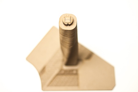 loft insulation: Modelo de la configuraci�n de un rascacielos de madera aislado Varias historias niveles Foto de archivo