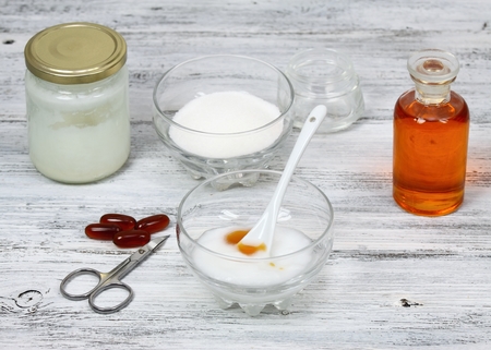 皮膚のスクラブに使用されるコーヒーかす 蜂蜜とオリーブ オイルから 顔のにきび 体のセルライトのための良い の写真素材 画像素材 Image 皮膚のスクラブに使用されるコーヒーかす 蜂蜜とオリーブ オイルから 顔のにきび 体のセルライトのための良い の写真素材 画像素材 Image